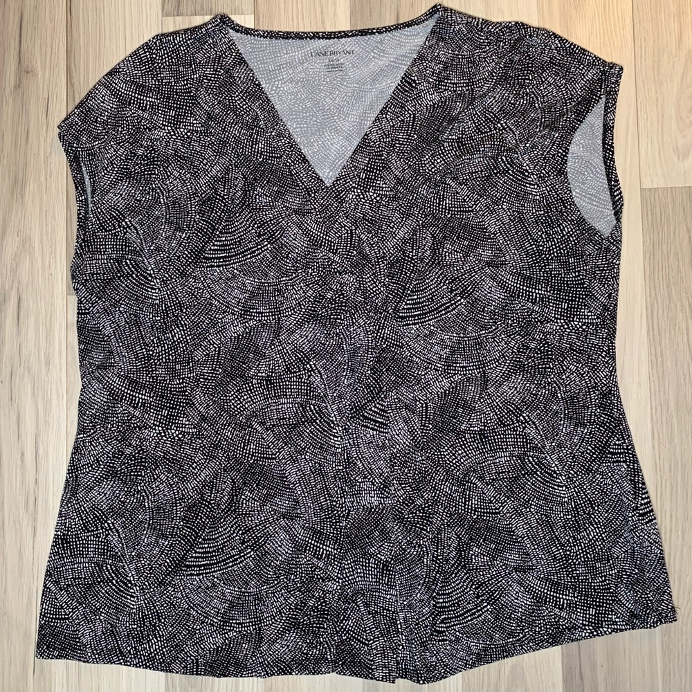 Lane Bryant V Neck Cap Sleeve Black White Top
